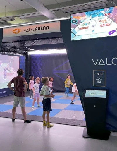 young players in valoarena mixed reality booth